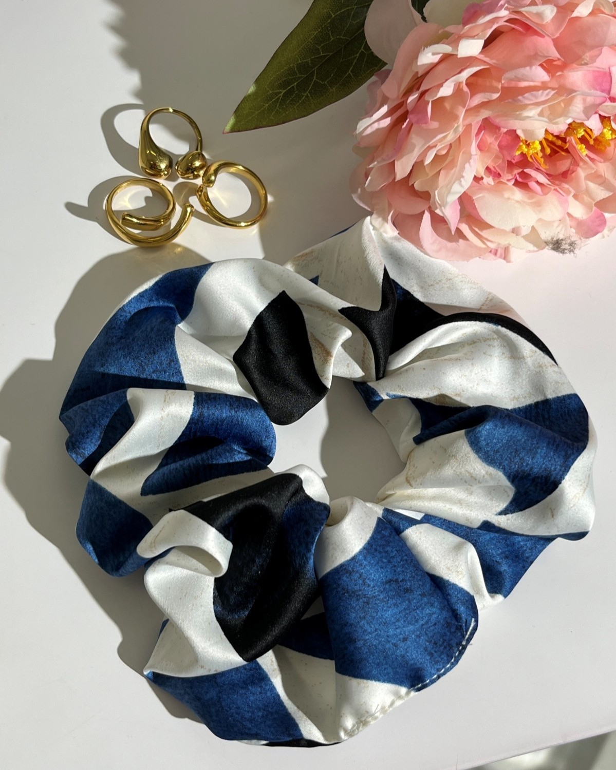 Scrunchie Σατέν Εμπριμέ Μπλε Σκούρο