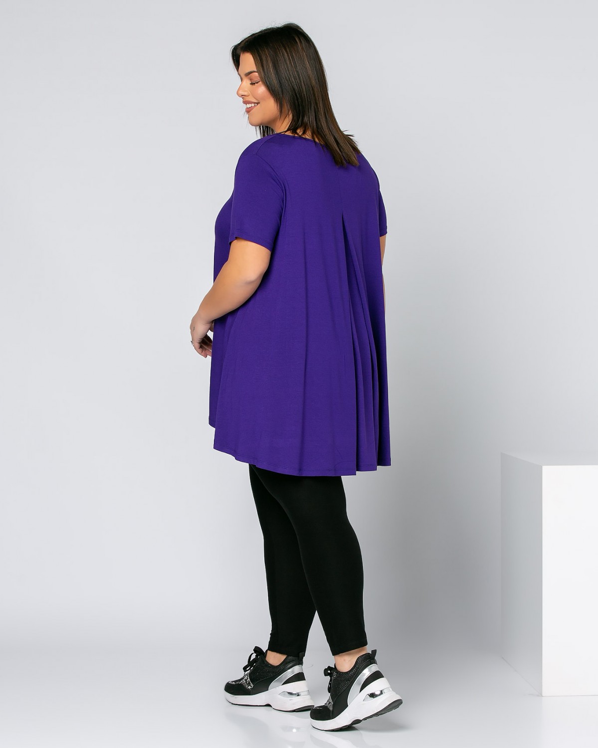 Asymetryczny Τ-Shirt V z zakładką, kolor purpurowy