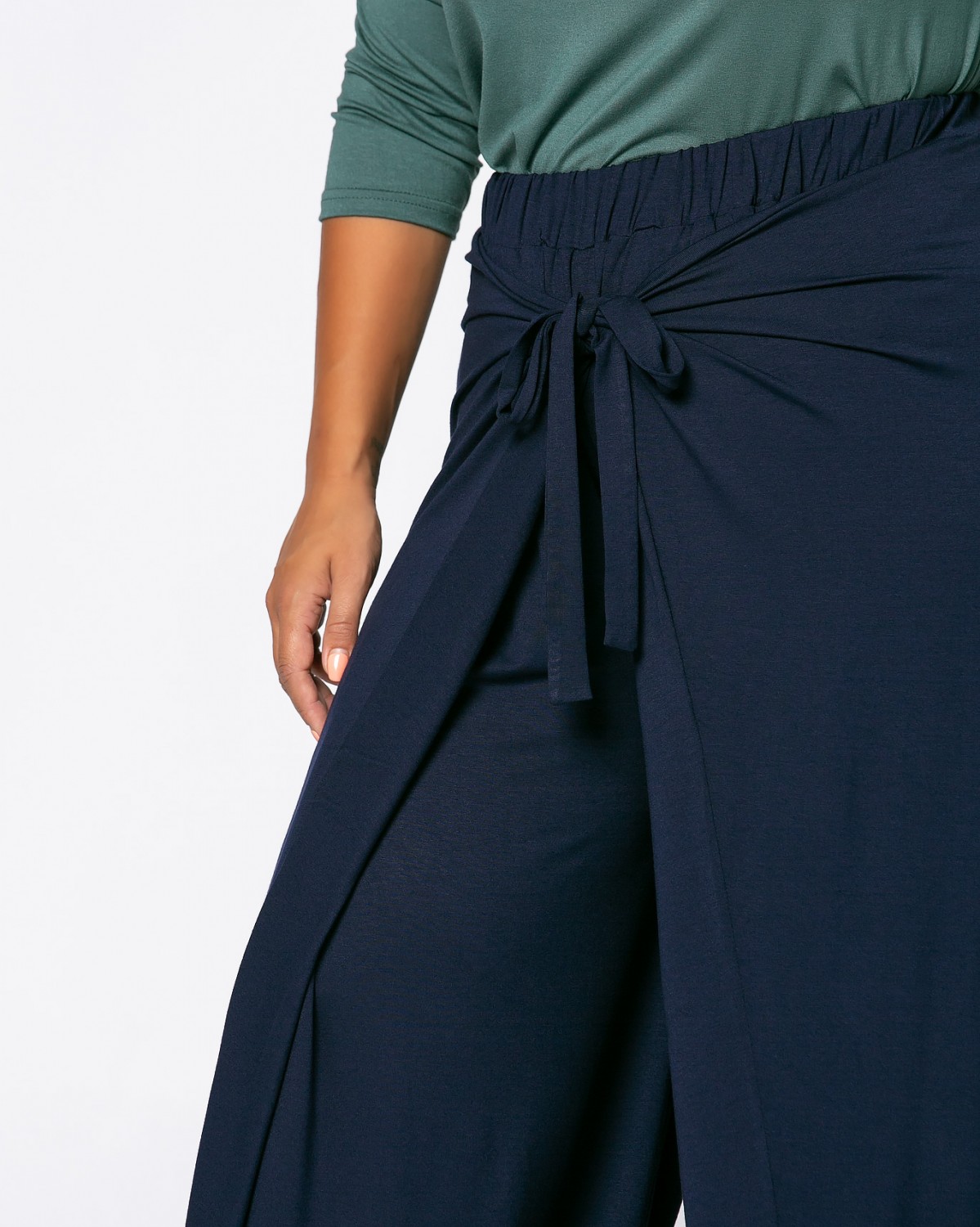 Szerokie spodnie z wiązaniem, kolor atramentowy
