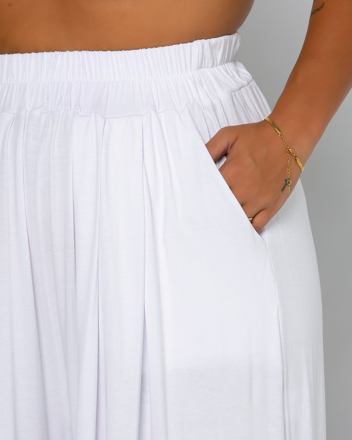 Spodnie z zakładkami, kolor biały