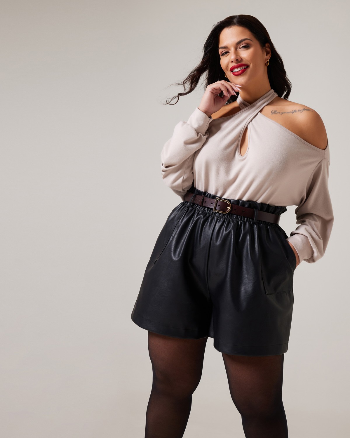 Shorts Με Λάστιχο Στη Μέση Δερματίνη Μαύρο